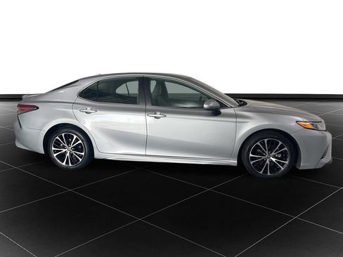Used 2019 Toyota Camry SE w/ Carpet Mat Package FWD image 6