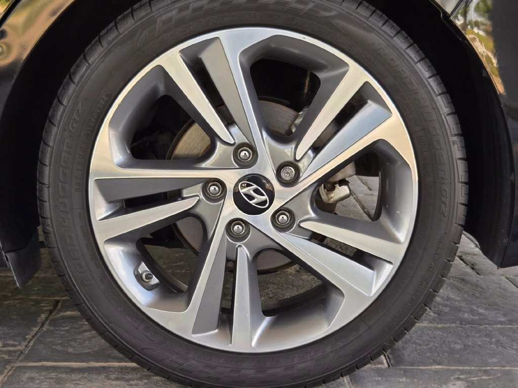 Used 2017 Hyundai Elantra Limited FWD image 12