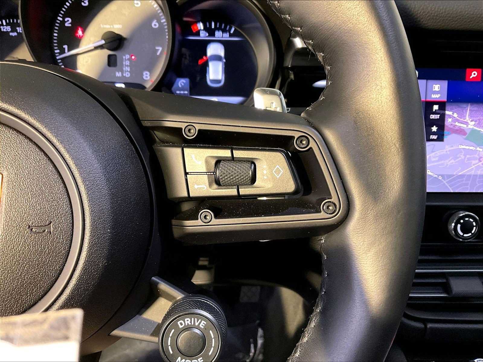 Certified 2024 Porsche Macan S AWD/4WD image 28