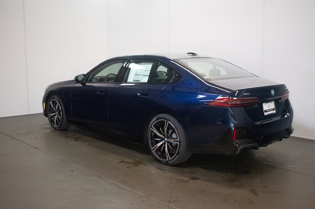 New 2027 BMW 550e xDrive w/ Premium Package AWD/4WD image 6