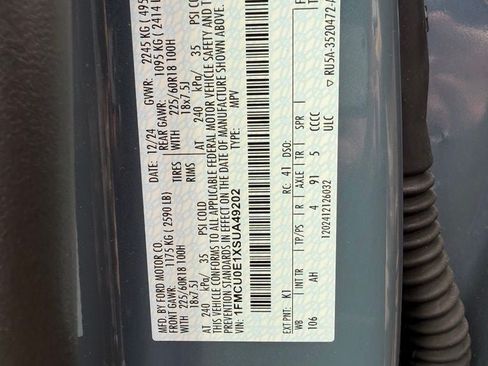 Certified 2025 Ford Escape SE w/ PHEV Premium Package FWD image 5