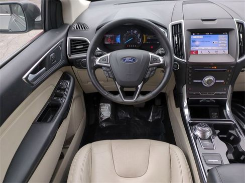 Used 2019 Ford Edge Titanium image 18