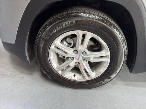 Used 2023 GMC Terrain SLE FWD image 9
