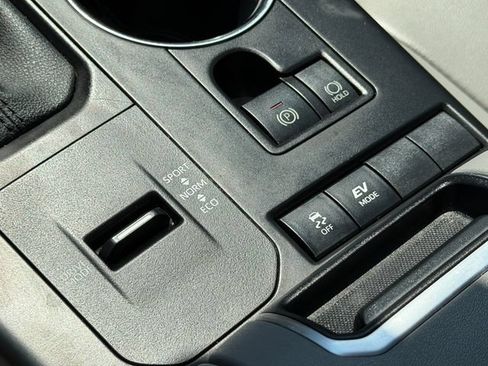 Used 2021 Toyota Highlander XLE FWD image 33