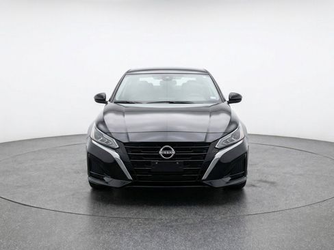 Used 2025 Nissan Altima 2.5 SV FWD image 2