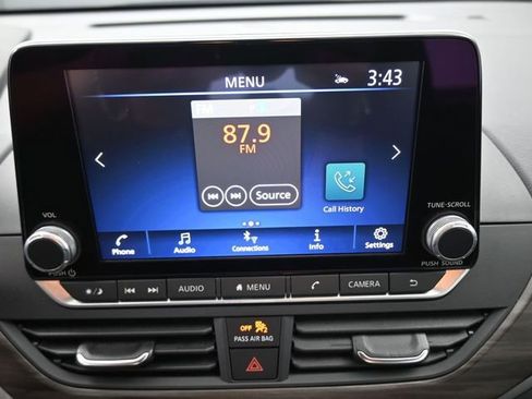 Used 2025 Nissan Altima 2.5 SV image 3