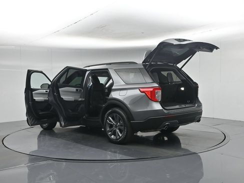 Certified 2023 Ford Explorer XLT w/ Equipment Group 202A RWD image 40