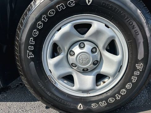 Used 2018 Toyota Tacoma SR w/ SR Convenience Package RWD image 11