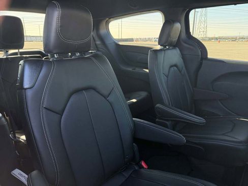 New 2026 Chrysler Pacifica Select image 19