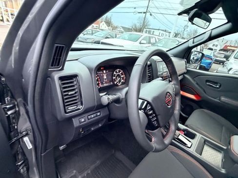 Used 2024 Nissan Frontier PRO-4X w/ Technology Package image 16