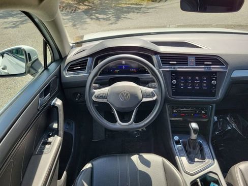 Used 2024 Volkswagen Tiguan SE image 26