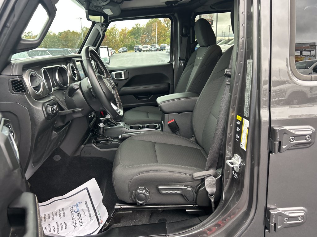 Used 2022 Jeep Gladiator Overland w/ Cold Weather Group AWD/4WD image 13