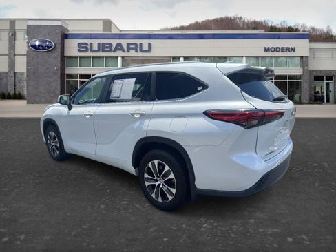 Used 2023 Toyota Highlander XLE AWD/4WD image 6