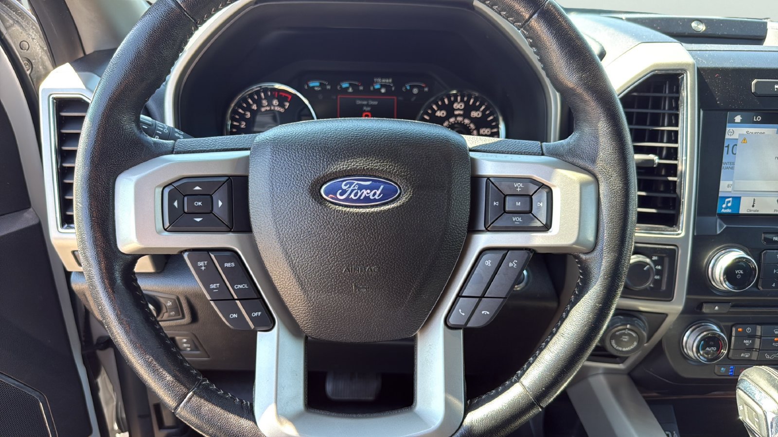 Used 2018 Ford F150 Lariat w/ Equipment Group 502A Luxury AWD/4WD image 11