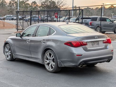 Used 2018 INFINITI Q70 Luxe w/ Sport Package image 7
