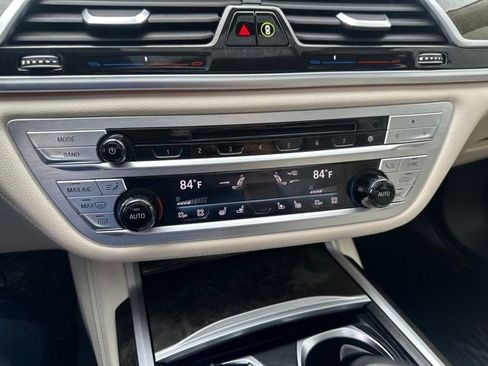 Used 2018 BMW 750i xDrive image 49