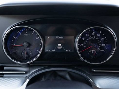 Used 2024 Kia Carnival LX image 24