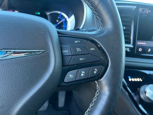 Used 2021 Chrysler Pacifica Touring-L w/ S Appearance Package image 18