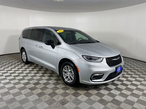 New 2026 Chrysler Pacifica Select image 7