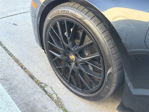 Used 2019 Porsche Panamera image 5