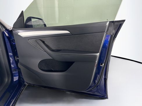 Used 2023 Tesla Model Y Long Range image 32