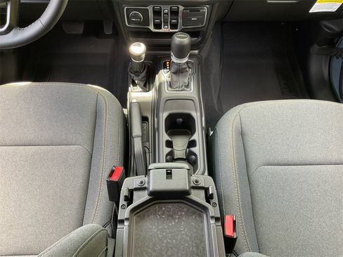 New 2025 Jeep Gladiator Sport image 11