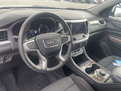 Used 2023 GMC Acadia SLE w/ Driver Convenience Package image 18