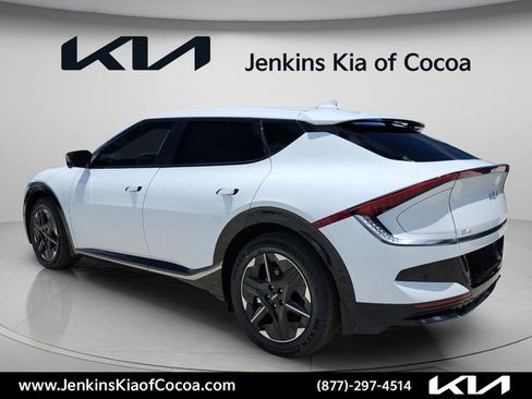 New 2026 Kia EV6 Wind RWD image 8