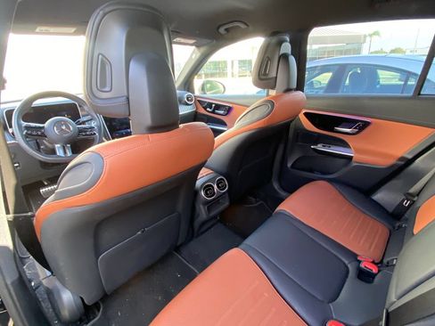 Used 2025 Mercedes-Benz GLC 350e 4MATIC image 12