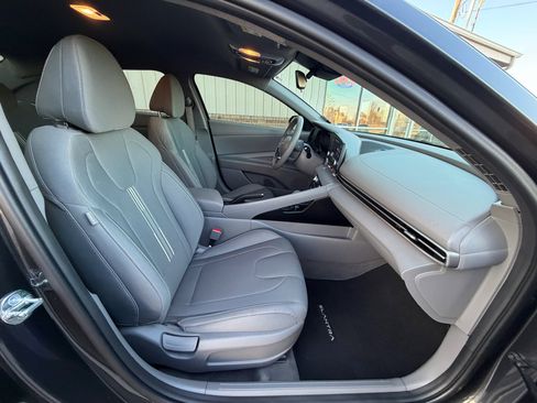 Used 2023 Hyundai Elantra SEL w/ Cargo Package image 20