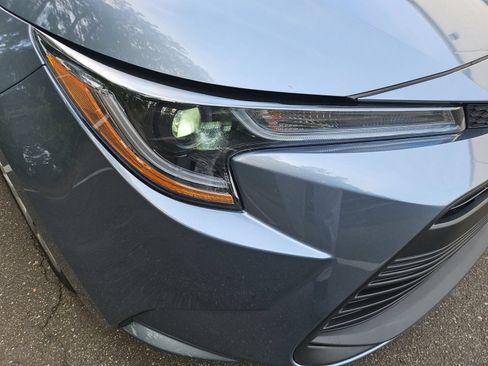 Used 2025 Toyota Corolla LE FWD image 13