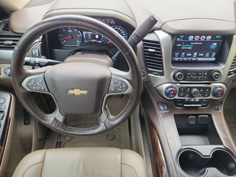 Used 2018 Chevrolet Suburban LT w/ LT Signature Package RWD image 11