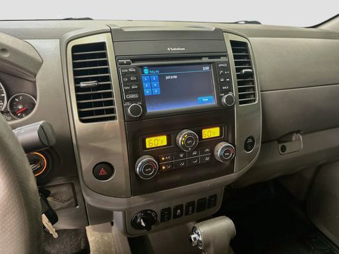Used 2018 Nissan Frontier SL AWD/4WD image 26