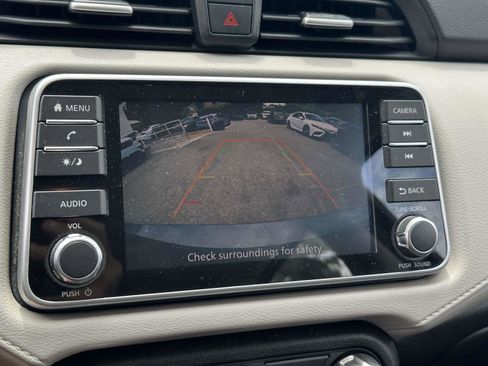 Used 2022 Nissan Versa SV FWD image 30