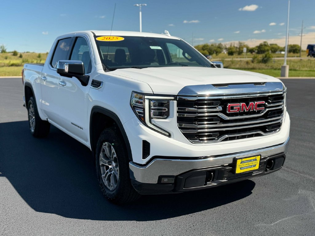 Used 2025 GMC Sierra 1500 SLT AWD/4WD image 5