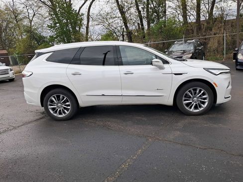 Used 2024 Buick Enclave Avenir w/ Avenir Technology Package AWD/4WD image 7