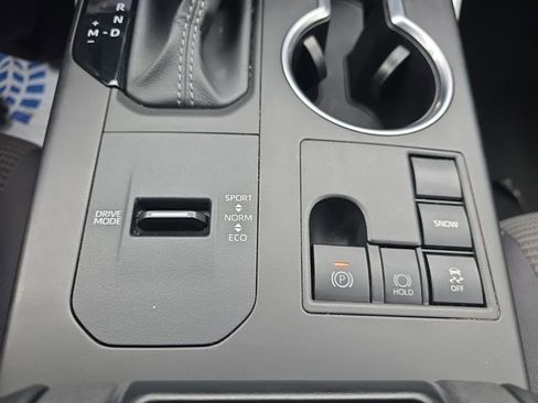 Used 2024 Toyota Highlander LE image 30