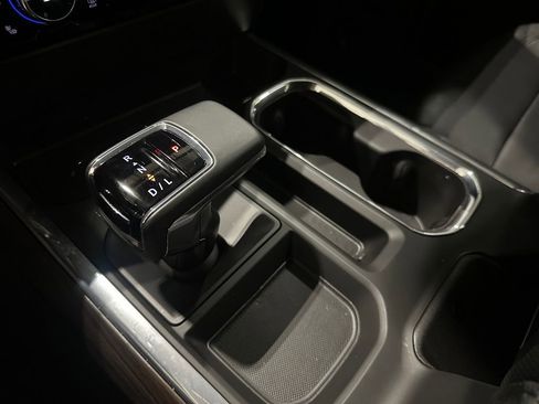 Used 2025 GMC Sierra 1500 SLT AWD/4WD image 30