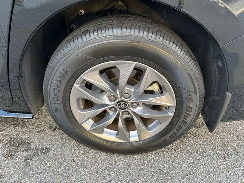 Used 2024 Toyota Sienna XLE image 9