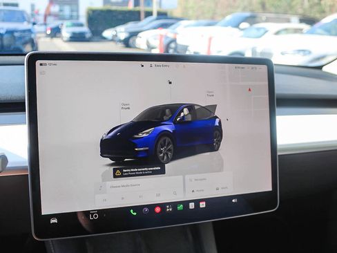 Used 2025 Tesla Model Y Long Range RWD image 23