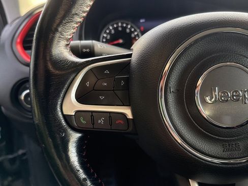 Used 2017 Jeep Renegade Trailhawk w/ Premium Trailhawk Package image 30