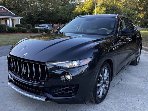 Used 2017 Maserati Levante w/ Luxury Package image 9