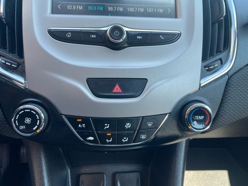 Used 2018 Chevrolet Cruze LS image 19