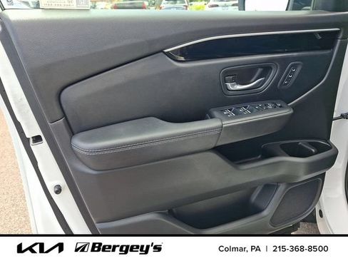 Used 2023 Honda Pilot Touring image 16