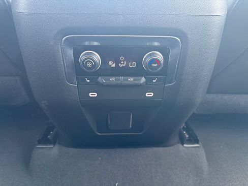 Used 2023 Chevrolet Tahoe Z71 w/ Luxury Package AWD/4WD image 30