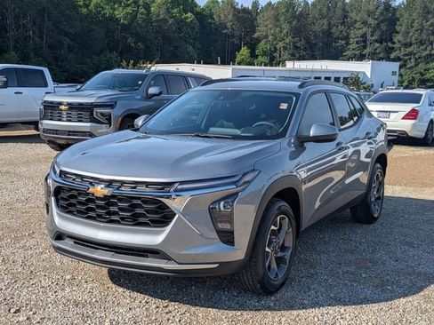 New 2026 Chevrolet Trax LT w/ Driver Confidence Package FWD image 5