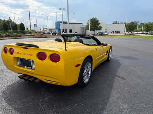 Used 2001 Chevrolet Corvette Convertible w/ Preferred Equipment Group2 RWD image 10