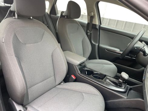 Used 2025 Kia K4 LXS image 35