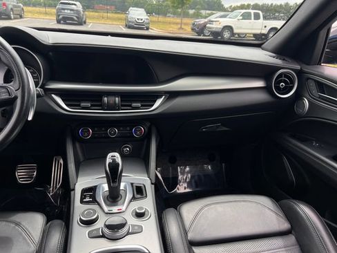 Used 2022 Alfa Romeo Stelvio Veloce AWD/4WD image 15