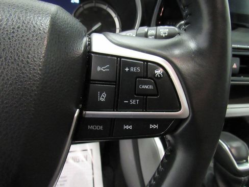 Used 2022 Toyota Highlander XLE AWD/4WD image 35